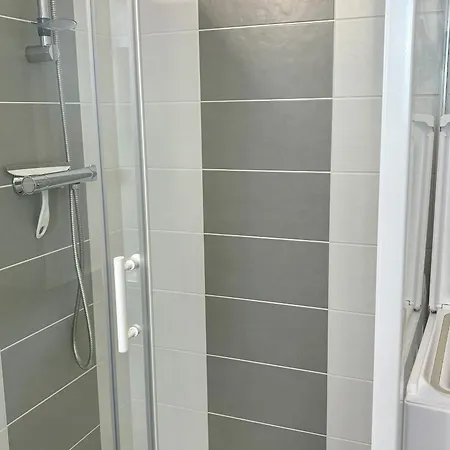 Apartamento Face à Avec Parking Privé - Fr-1-323-428